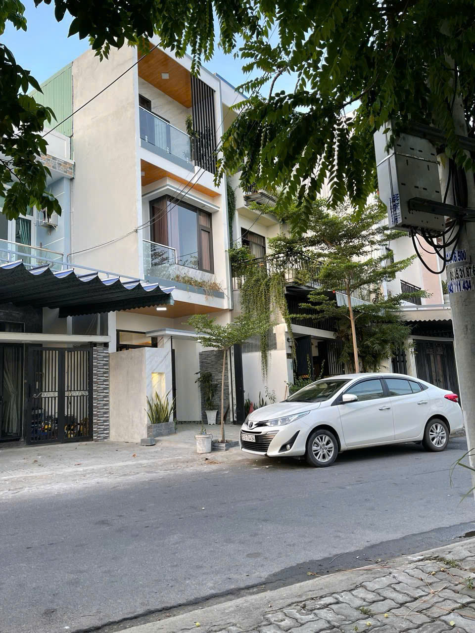 Nhà 1 trệt 3 lầu tại Liên Chiểu, Đà Nẵng – mặt tiền đường 7.5m, khu dân cư phát triển, nhà mới, phù hợp an cư hoặc kinh doanh. Pháp lý rõ ràng, giá tốt.